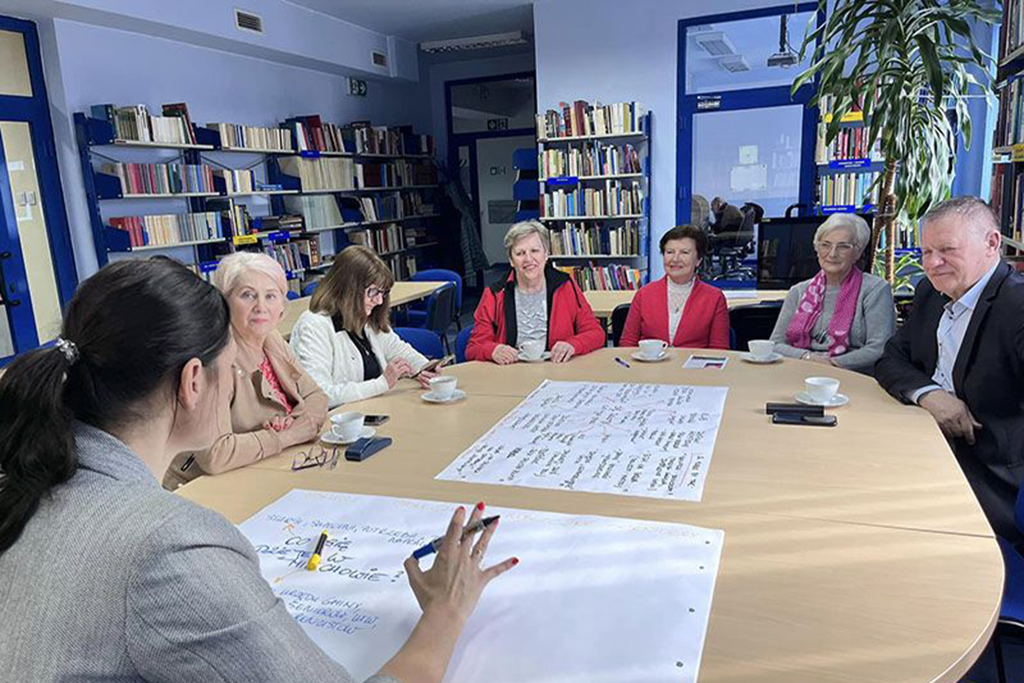 E-włączenie seniorów w miechowskiej PiMBP