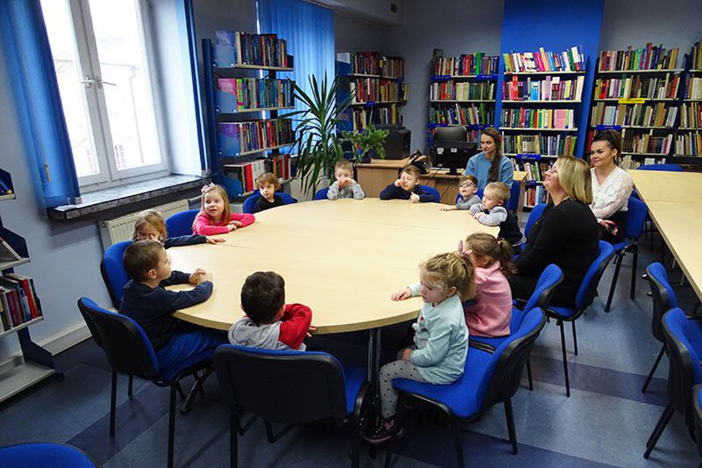 Zimowe pogotowie z miechowską Biblioteką i Wesołymi Maluchami