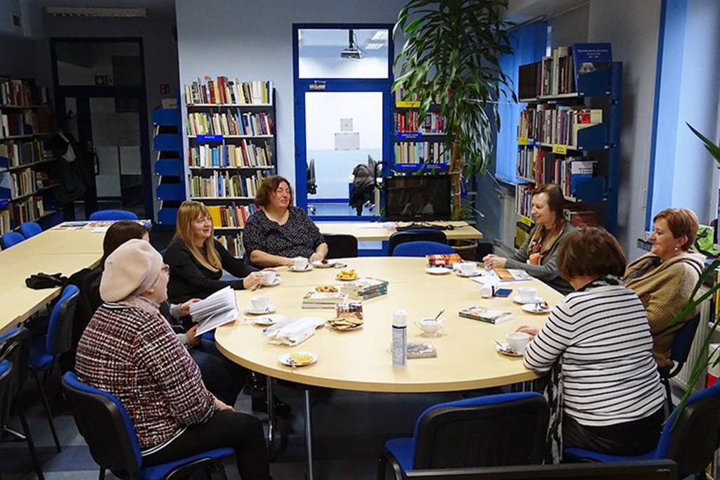 Świecie nasz, daj nam wiele jasnych dni…