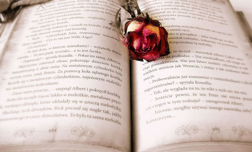 Wspomnienie szeptem książek pisane...