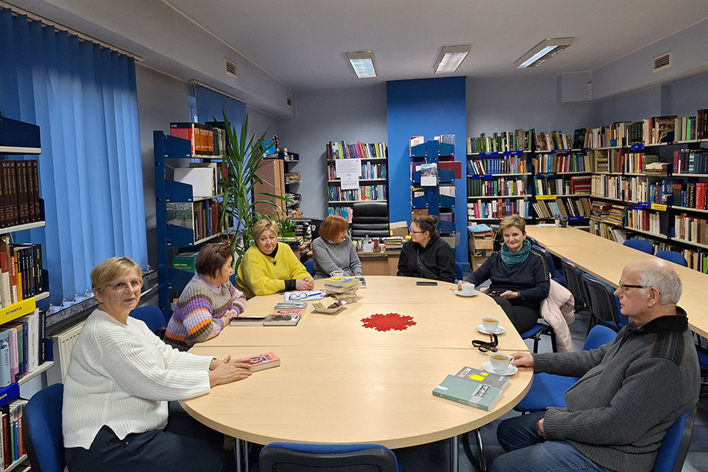 Ignacy Karpowicz „Cud”, Anna J. Dudek „Znikając”, K. Kofta „Fausta”, Justyna Sobolewska „Miron, Ilia, Kornel. Opowieść biograficzna o Kornelu Filipowiczu”, Monika Odrobińska „Dzieci wygnane. Tułacze losy małych Polaków w czasie II wojny światowej”